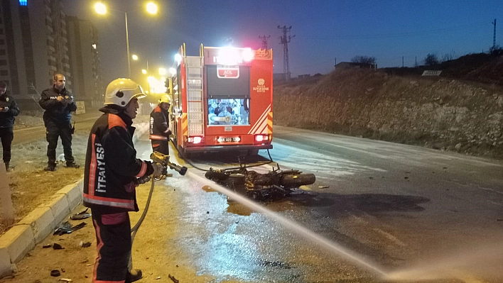 Malatya'da Pikap ile Motosiklet Çarpıştı 2 Yaralı