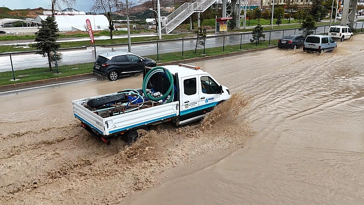 Malatya'da sağanak hayatı felç etti
