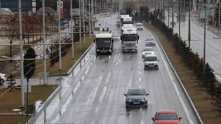 Malatya'da sağanak yağış etkili oluyor