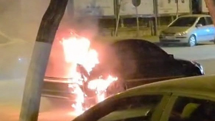 Malatya'da seyir halindeki otomobilde yangın