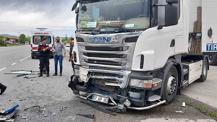 Malatya Elazığ Karayolunda Tır Kamyoneti Biçti