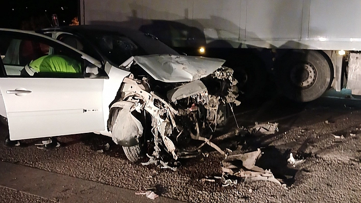 Malatya'da tır ile otomobil çarpıştı: 3 yaralı