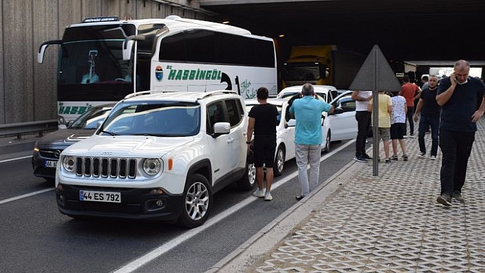 Malatya'da trafiği felç eden zincirleme kaza