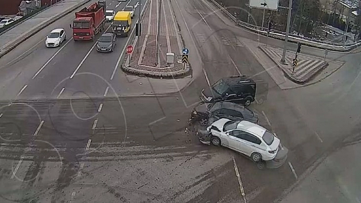 Malatya'da trafik kazaları kameralara yansıdı