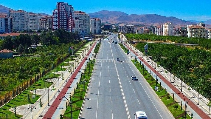 Malatya'da bazı kişilerin yurt dışına gönderildikleri iddiasında 4 personel görevden uzaklaştırıldı