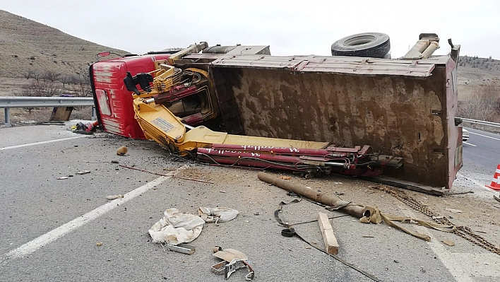 Malatya'da vinç devrildi: 1 yaralı