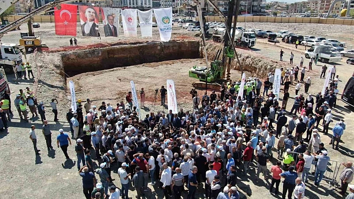 Malatya'da yerinde dönüşümde ilk kazma vuruldu