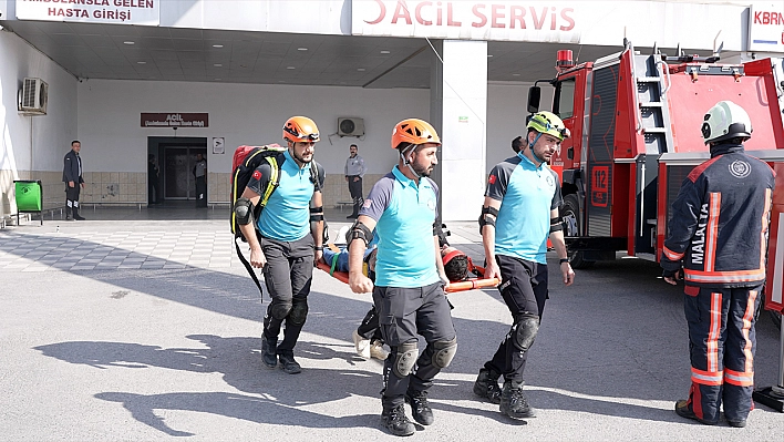 Malatya Eğitim ve Araştırma Hastanesi'nde gerçeğini aratmayan yangın tatbikatı