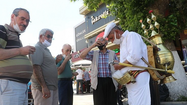 Malatyalılar, meyan kökü şerbeti ile serinliyor