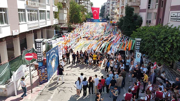 Mersin cadde şenlikleri renkli başladı