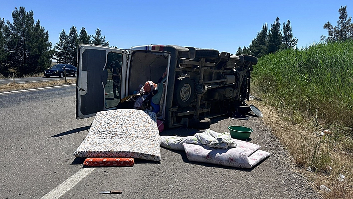 Mevsimlik İşçilerini Taşıyan Minibüs Devrildi: 7 Yaralı