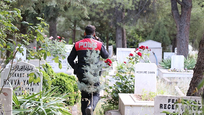 Mezarlıktaki Bebek Ağlama Sesi İhbarı Polisi Harekete Geçirdi