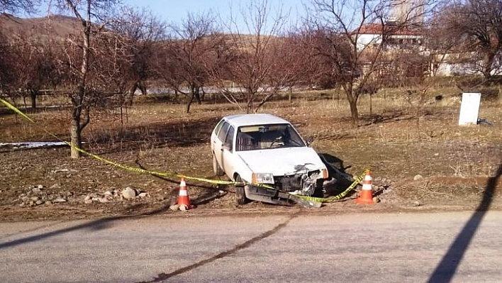 Motosiklet otomobil ile çarpıştı: 1 ölü