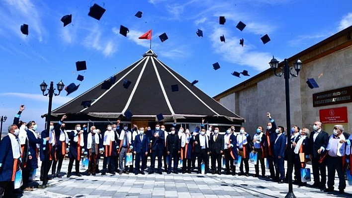 Muhtarlar, Yeşilyurt Belediyesi 2.muhtarlar akademisinden mezun oldu