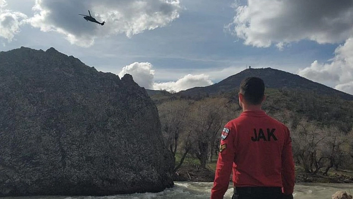 4 Gün Oldu! Munzur Çayı'na Düşen 3 Genç, Bin Personelle Aranıyor