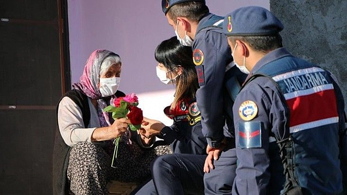 Mutluluğun fotoğrafı, jandarma hem duygulandı, hem duygulandırdı