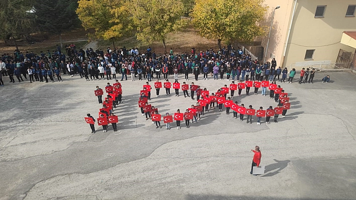 Öğrencilerden Cumhuriyet'in 100. Yılına Özel Koreografi