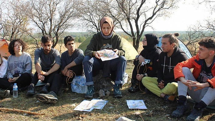 Öğrencilerden Küçük Sivri tepesinde kamp