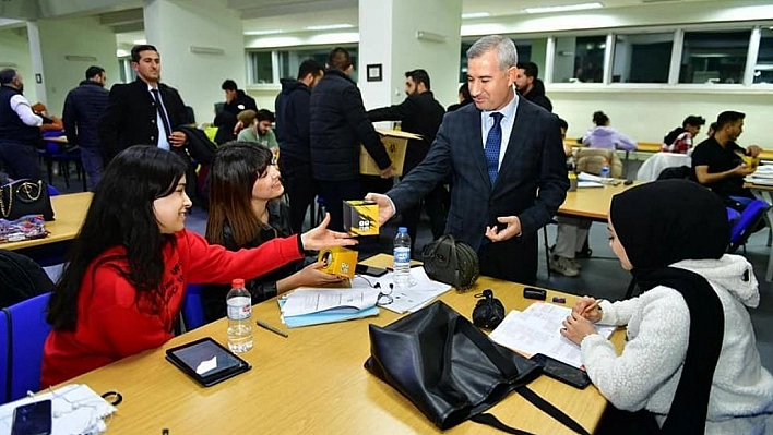 Öğrencilere 'Büte Kalma İkrama Kal' etkinliği