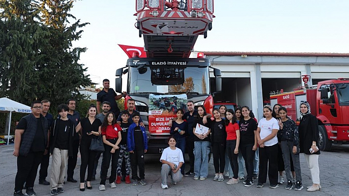 Öğrencilerin ziyaret ettiği depremzede itfaiyecilere anlamlı not