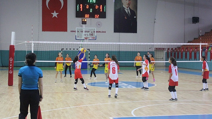 Okul Sporları Voleybol Müsabakaları başladı