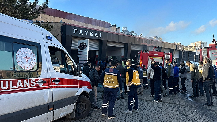 Oto Boya Dükkanında Yangın: 3 İşçi Dumandan Etkilendi