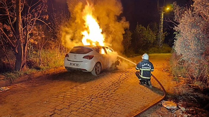 Otomobil alev topuna döndü