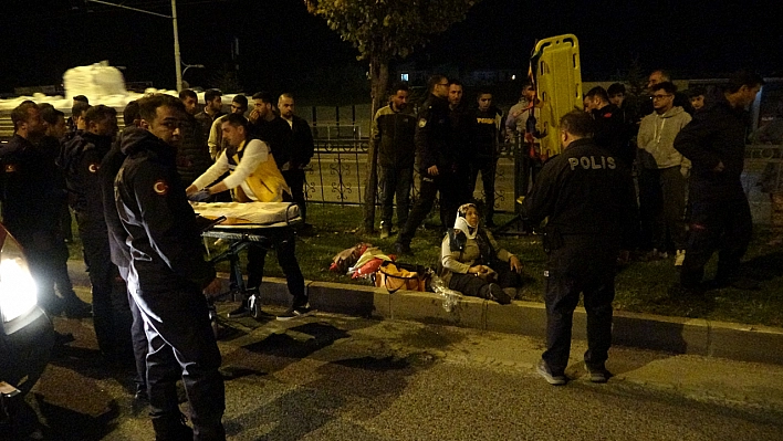 Otomobil Beton Pompa Aracı İle Refüj Arasına Sıkıştı