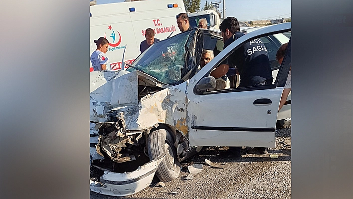 Otomobil ile tır çarpıştı: 2 yaralı