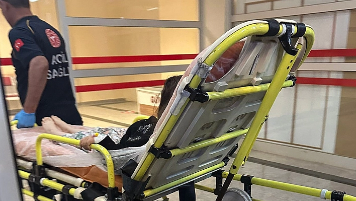 Otomobilden düşen çocuk yaralandı