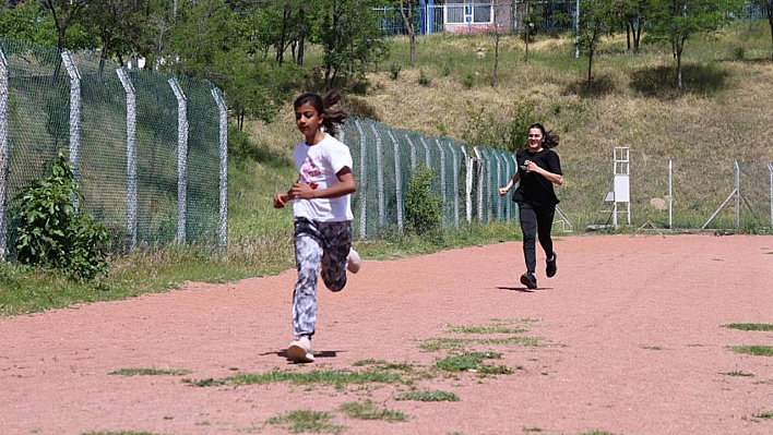 Özel Sporcular Atletizm Yarışmasında Ter Döktü