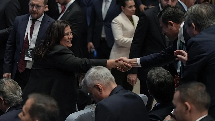 Özlem Çerçioğlu, AK Parti'ye resmen katıldı