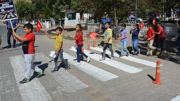 Palu'da yayalara öncelik, hayata saygı duruşu etkinliği