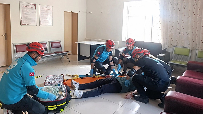 Palu Devlet Hastanesi'nde afet tatbikatı gerçekleştirildi