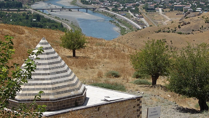 Palu'nun saklı hazinesi: Kimse bu tarihi yapının Palu'da olduğunu bilmiyor! Gören hayran kalıyor