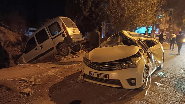 Park halindeki araca çarpan otomobil inşaata uçtu: 2 yaralı