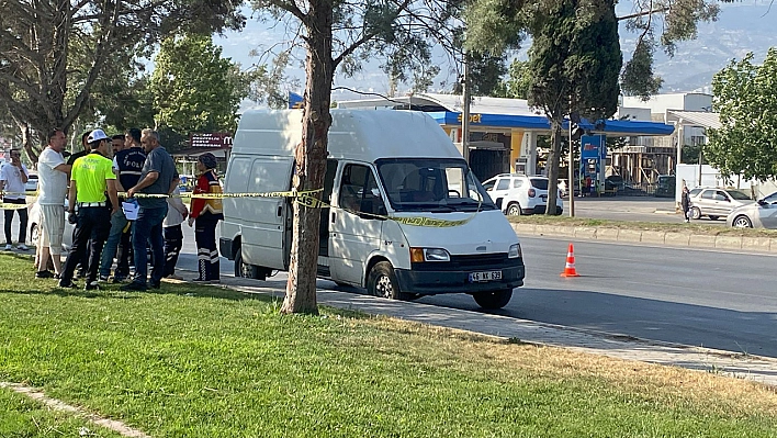 Park halindeki minibüste ceset bulundu