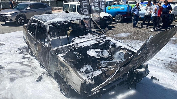 Park halindeki otomobil küle döndü