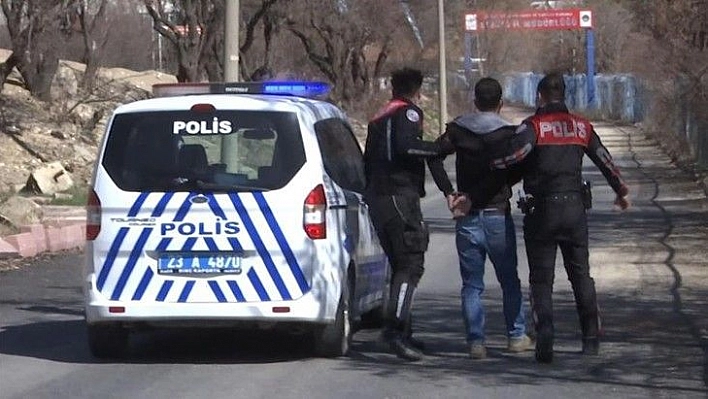 Polis aracıyla kaçmaya çalışan şüpheliyi havaya ateş açarak yakaladı