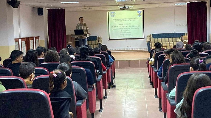 Polis öğrencilere 'akran zorbalığını' anlattı