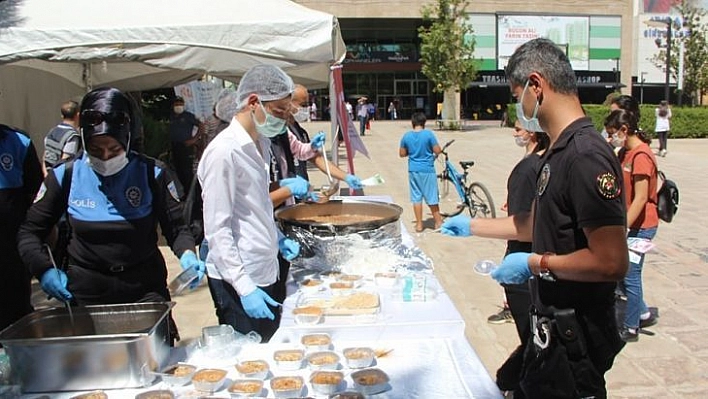 Polis vatandaşın ağzını tatlandırdı