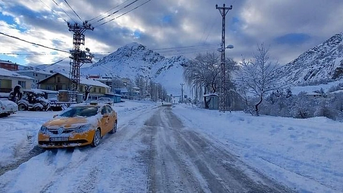 Pülümür'de okullara kar tatili