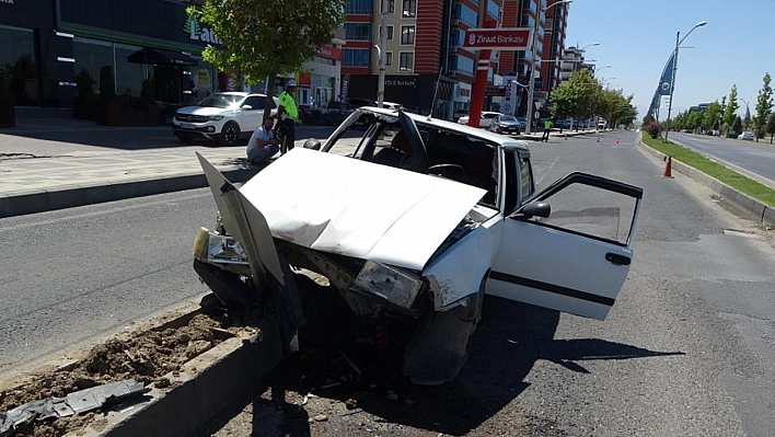 Refüje Çarpan Tofaş Kağıt Gibi Dağıldı: 6 Yaralı