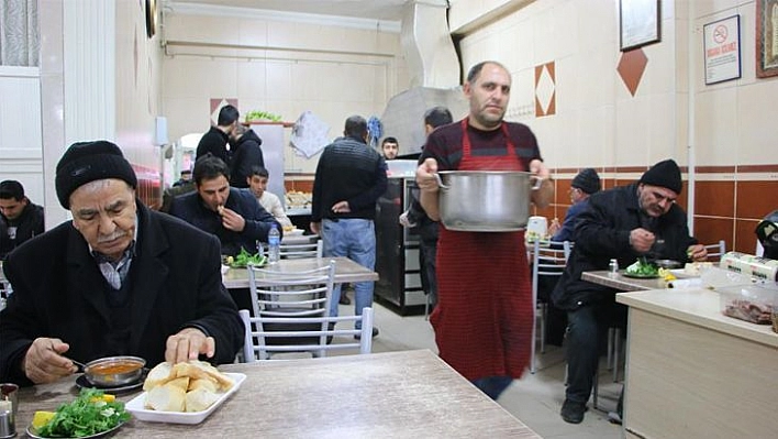 Sabah namazından sonra soluğu paçacıda alıyorlar