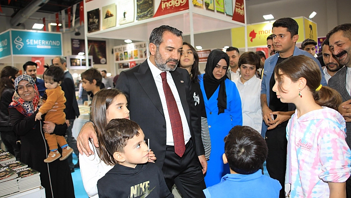 Şahin Başkana Ve Kitap Fuarına Yoğun İlgi