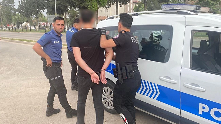 Sahte Komiser, Gerçek Polislere Yakalandı