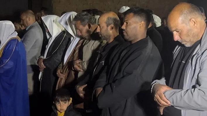 Şanlıurfa'da kendi kendine yanan ev için zikir çektiler