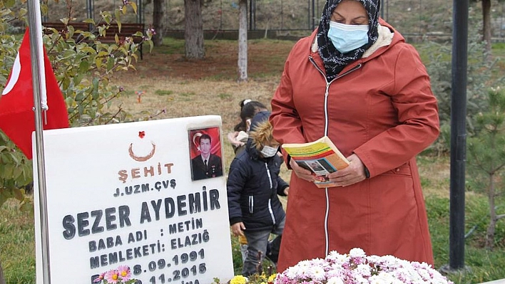 Şehit annesi oğlu için türkü yazdı, dinleyenler duygulandı