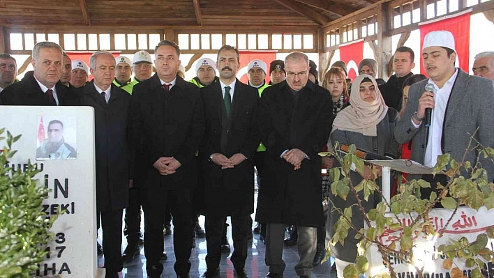 Şehit polis Fethi Sekin kabri başında anıldı