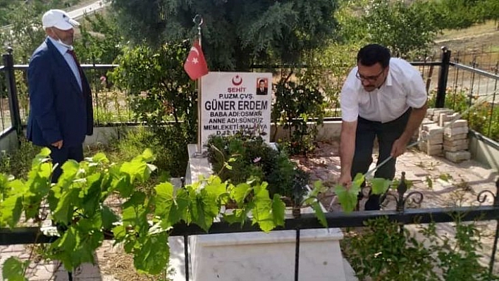 Şehitliğe anlamlı ziyaret